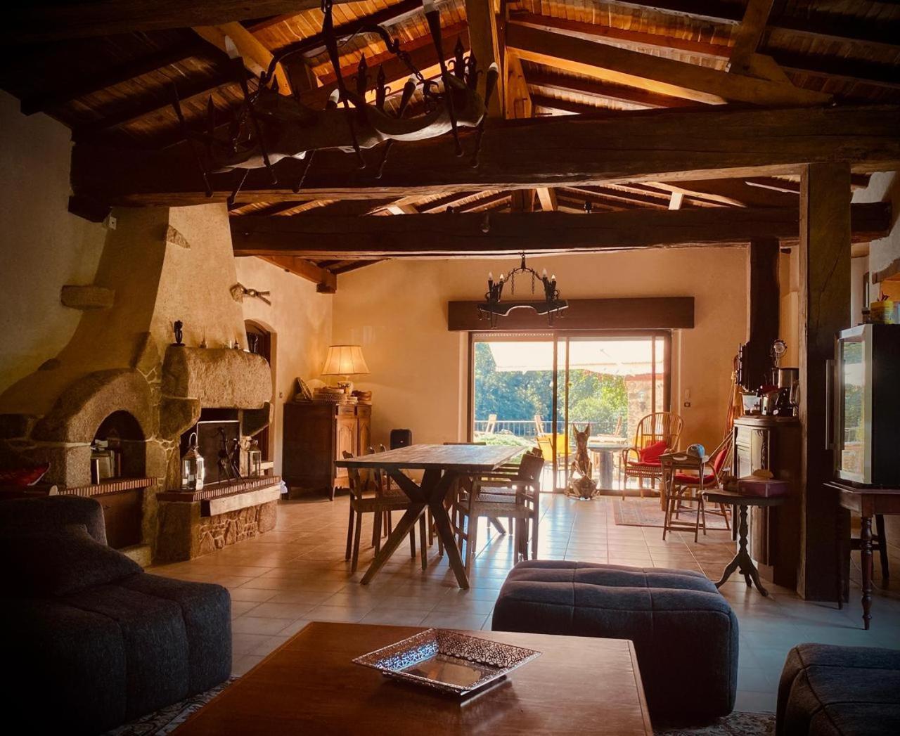 Chanverrie Le Moulin Du Guy, Proche Du Puy Dufou B&B 외부 사진