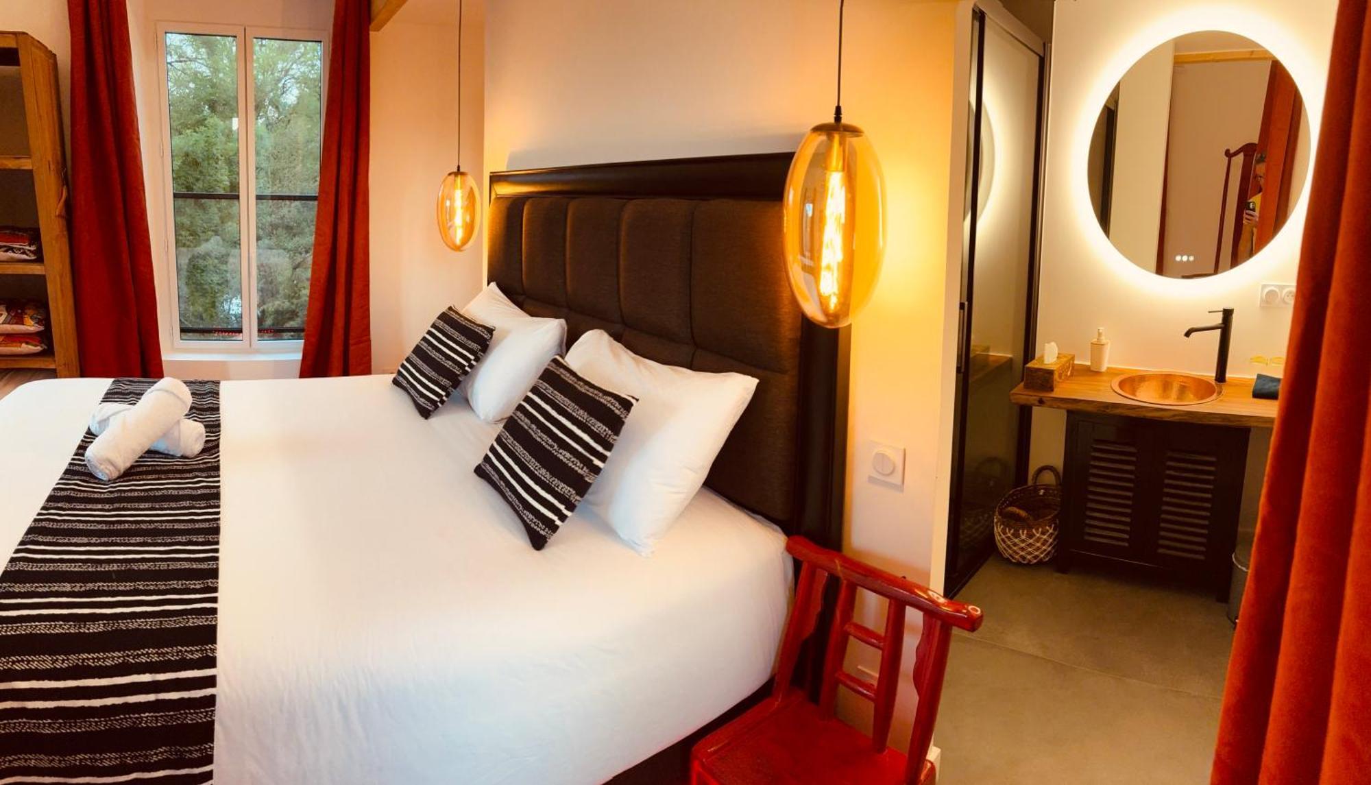 Chanverrie Le Moulin Du Guy, Proche Du Puy Dufou B&B 외부 사진