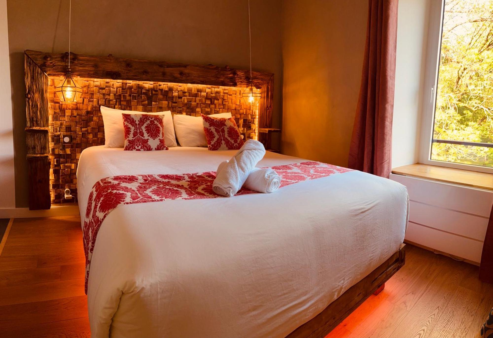 Chanverrie Le Moulin Du Guy, Proche Du Puy Dufou B&B 외부 사진